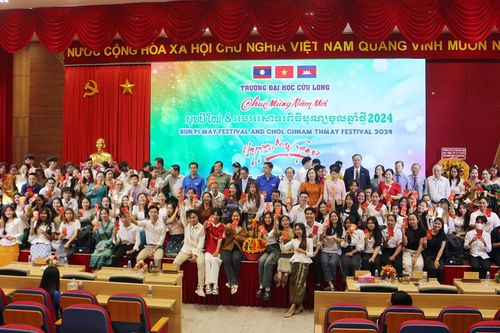 Lưu HS Lào, Campuchia Trường ĐH Cửu Long vui Tết cổ truyền