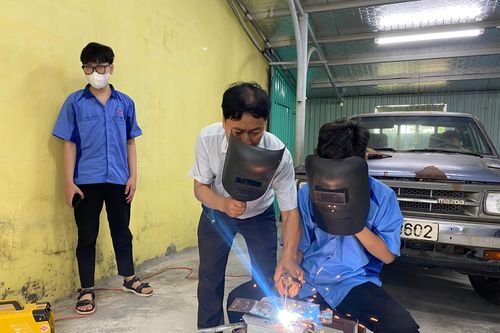 Hơn 300 học sinh THCS ở Hòa Vang được tư vấn và định hướng nghề nghiệp