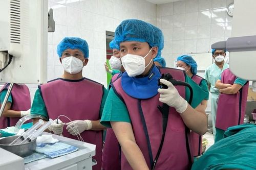 Đẩy mạnh công tác khám chữa bệnh, đào tạo nhân lực cho nước bạn Lào