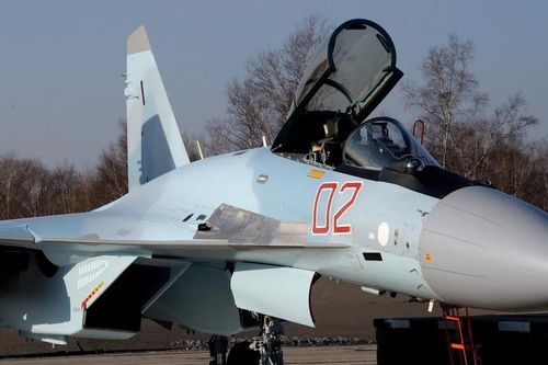 Bộ Quốc phòng Nga nhận lô máy bay 'sát thủ bầu trời' Su-35S mới