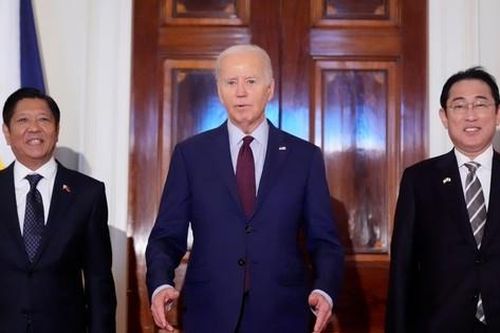 Tổng thống Mỹ Biden cam kết bảo vệ Philippines