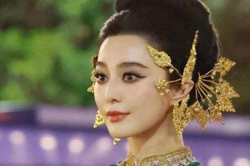 Trang phục truyền thống Thái Lan trị giá gần 700 triệu đồng của Phạm Băng Băng
