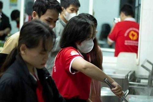 Từ những giọt máu tình nguyện đến nồi cháo tình thương