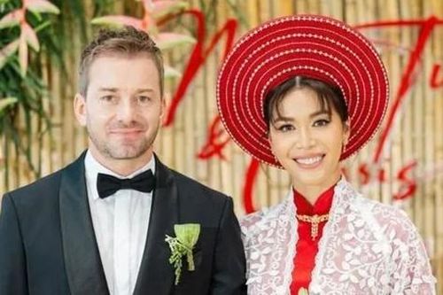 Showbiz 13/4: Minh Tú mặc áo dài cưới chồng Tây