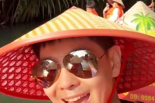 Lâm Chí Dĩnh chèo thuyền thúng, đón hoàng hôn ở Hội An