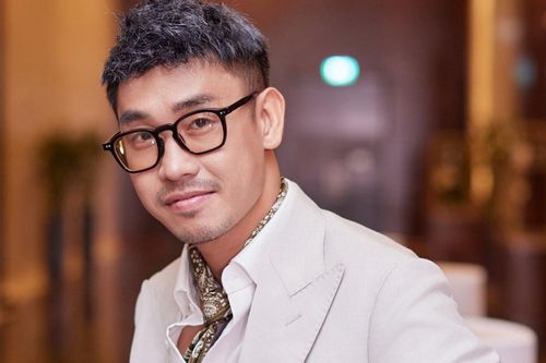 Ca sĩ Tuấn Dũng đi hát 10 năm mới ra album đầu tay