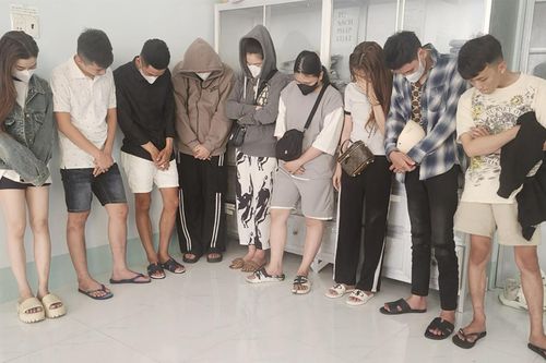 Đôi vợ chồng dùng ma túy cùng 7 người bạn trước khi xuất ngoại làm thuê