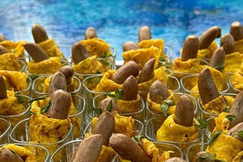 Bánh xèo cuộn xúc xích: Bản hòa ca bất ngờ của ẩm thực Việt Nam - Thụy Điển