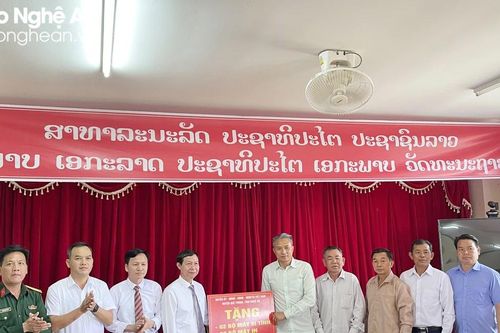 Huyện Quế Phong chúc Tết cổ truyền Bunpimay các huyện Mường Quắn và Xăm Tảy