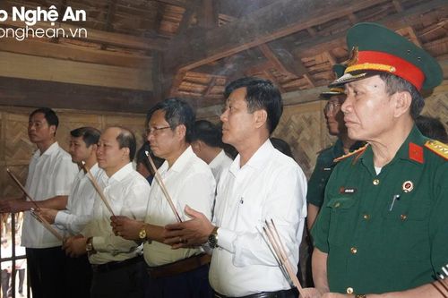 Con Cuông tổ chức lễ dâng hương nhân kỷ niệm ngày thành lập Chi bộ Đảng Môn Sơn