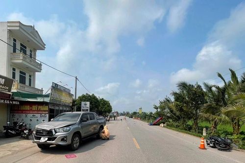 Nam Định: Va chạm với xe ôtô đi ngược chiều, hai cô gái trẻ tử vong
