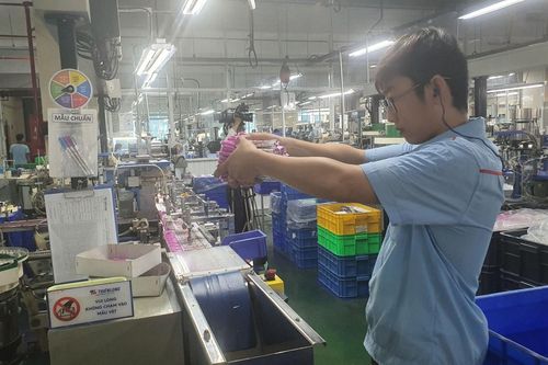 TP Hồ Chí Minh nắng nóng kéo dài, tiêu thụ điện lập đỉnh
