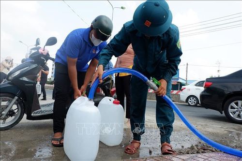 'Giọt nước nghĩa tình' đến với người dân vùng hạn mặn Cần Giuộc