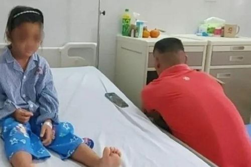 Bản tin 13/4: Người đàn ông đi cấp cứu sau vài phút bị loài động vật vẻ ngoài hiền lành cắn