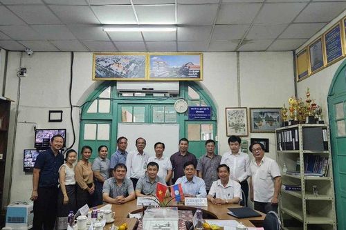 Hai bệnh viện Tây y của Việt Nam - Lào hợp tác y khoa