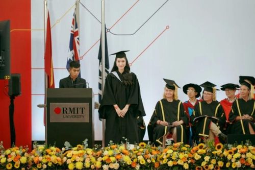 Một Á hậu học giỏi nức tiếng, ngày càng viên mãn hậu hôn nhân
