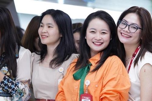 Những tấm 'băng gâu hạnh phúc' cho tâm hồn nhân sự