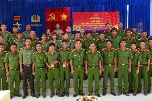 Công an huyện Tri Tôn họp mặt Tết Chol Chnam Thmay