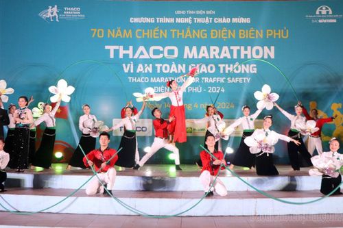 Giao lưu văn nghệ chào mừng Giải Thaco Marathon Vì an toàn giao thông - Điện Biên Phủ 2024