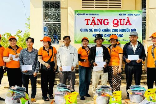 Trao 100 suất quà cho hội viên có hoàn cảnh khó khăn tại huyện Chư Prông