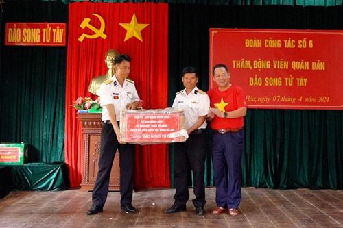Đoàn công tác tỉnh Lào Cai hoàn thành hải trình thăm, tặng quà quân và dân huyện đảo Trường Sa