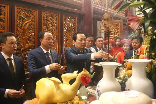 Huyện Cẩm Khê dâng hương tưởng niệm các Vua Hùng