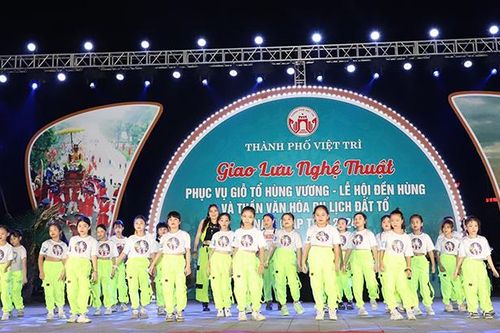Giao lưu dân vũ, khiêu vũ phục vụ Lễ hội Đền Hùng
