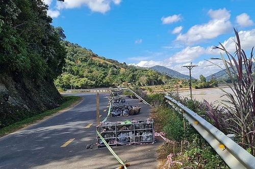 Đắk Lắk: Sạt lở trên Tỉnh lộ 7 chưa khắc phục, tiềm ẩn tai nạn giao thông