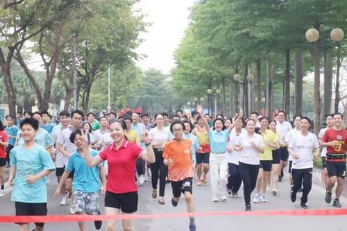 Thêm 1.700 người ở Nam Từ Liêm dự giải chạy Báo Hànôịmới năm 2024