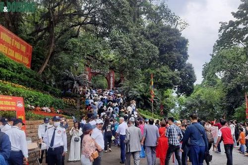Các phương tiện di chuyển như thế nào để tránh tắc đường dịp Lễ hội đền Hùng?