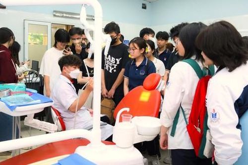 Trải nghiệm một ngày làm sinh viên trường Y