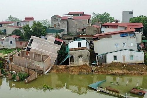 Nhà ven sông Hữu Cầu sẽ còn tiếp tục sạt lở sang khu tiếp giáp?