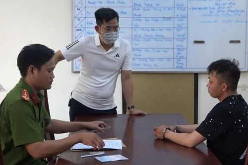 Trộm hàng trăm triệu đồng mang vào ngân hàng gửi tiết kiệm