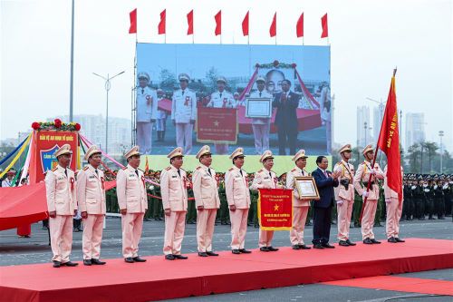Thủ tướng Phạm Minh Chính trao tặng lực lượng Cảnh sát cơ động danh hiệu Anh hùng lực lượng vũ trang nhân dân