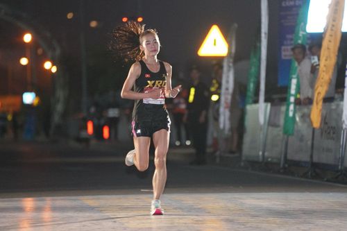 Hơn 10.000 VĐV Tay Ho Half Marathon chinh phục cung đường huyền thoại