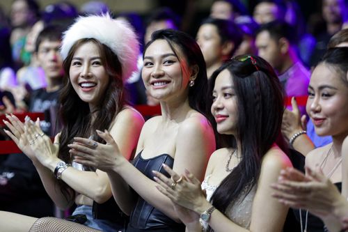 Fan nữ 'đốt cháy' đêm thi đấu MMA tại TP.HCM