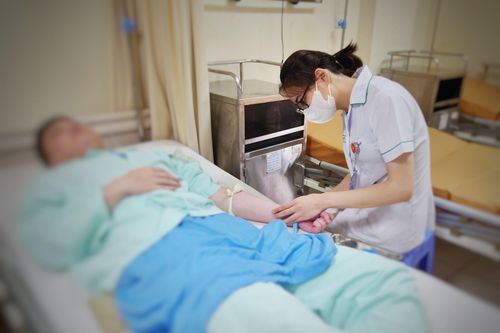 Nhập viện ngay trong ngày cưới vì chấn thương tinh hoàn