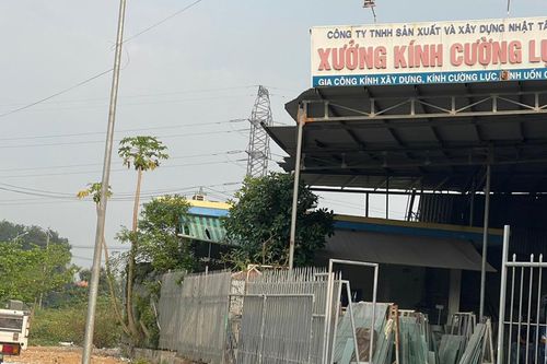 Xưởng sản xuất kính gây ô nhiễm trong khu dân cư