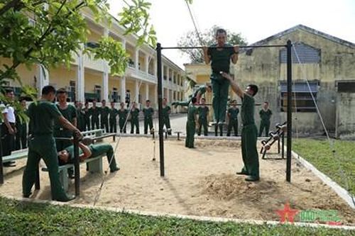 Binh nhì dưới mái nhà chung