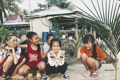 Về dưới mái hiên nhà