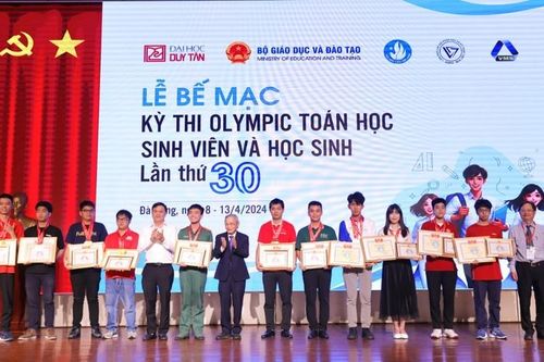 Bế mạc Olympic Toán học SV-HS năm 2024: 2 thủ khoa đoạt giải Nhất 'kép'