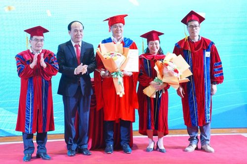 Đào tạo tiến sĩ: Chủ động 'gỡ khó'