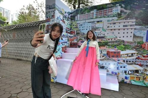 Giới trẻ Hà Thành hòa mình vào Lễ hội Con đường văn hóa Hàn Quốc 2024