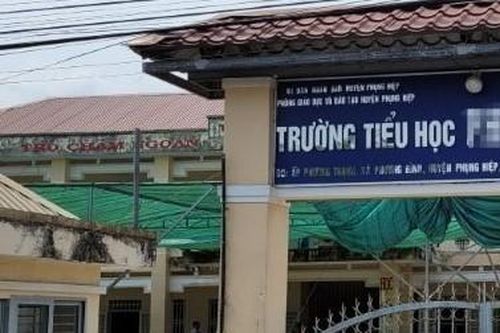 Hiệu phó trường tiểu học bị chồng đồng nghiệp chém trọng thương