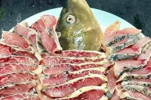 Bất ngờ cá chép giòn chỉ 45.000 đồng/kg, cua lột 25.000 đồng/con