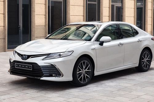 Toyota Camry bứt phá doanh số, Honda Accord vẫn xếp cuối dù bán tốt