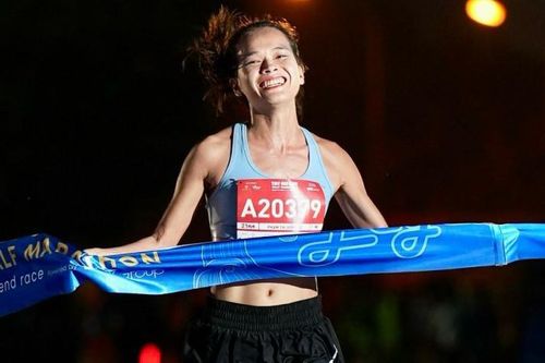 Phạm Thị Hồng Lệ vô địch giải bán marathon lớn nhất Việt Nam