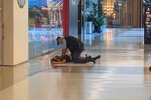 Tấn công hàng loạt bằng dao khiến 14 người thương vong chấn động nước Úc