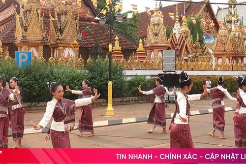 Người dân Lào tưng bừng đón tết cổ truyền Bunpimay