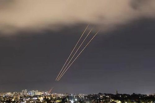 Nhiều thành phố trên khắp Israel nổi còi báo động vật thể bay xâm nhập